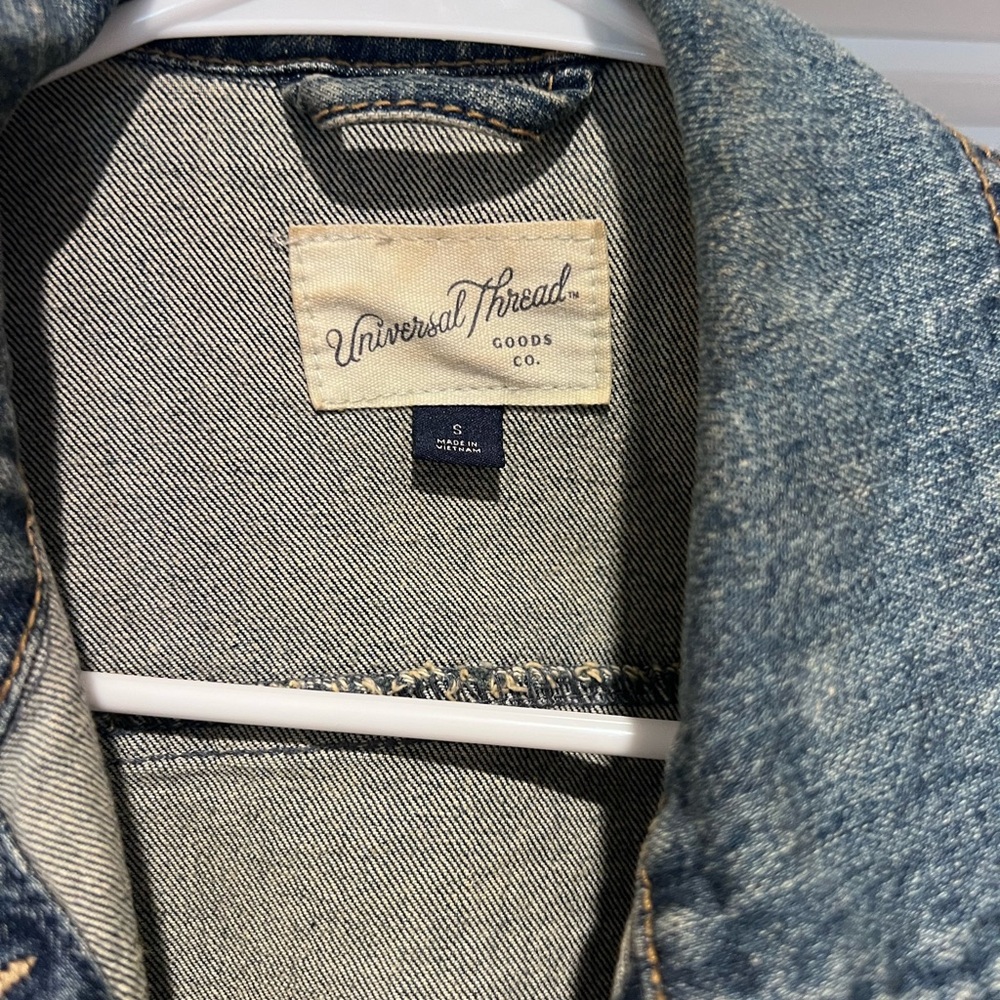 Universal thread jean jacket - Picture 3 of 3